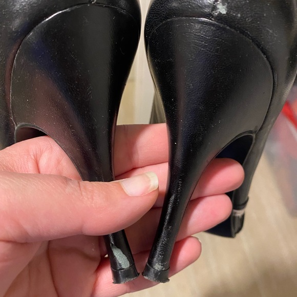 Sweet BCBG peep toe, cut out heels - Picture 3 of 4